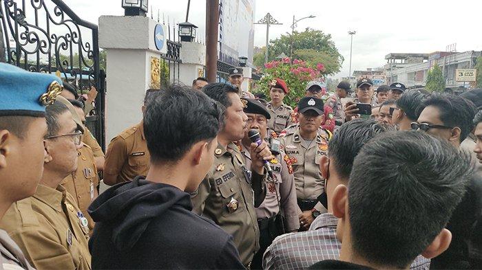 Mahasiswa Geruduk Kantor Bupati Bengkalis Tuntut Pencairan Beasiswa