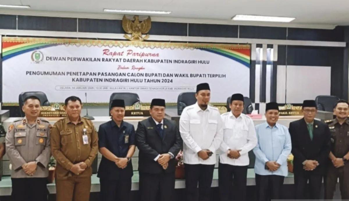 Paripurna DPRD Indragiri Hulu Umumkan Penetapan Ade Agus-Hendrizal Jadi Bupati dan Wakil Bupati