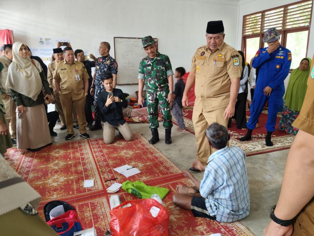 Pemprov Riau dan TNI Solid Bantu Korban Banjir di Kampung Benteng Hilir Siak  