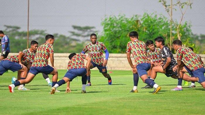 Duet Donny-Douglas Perkuat Lini Belakang PSPS Pekanbaru Hadapi PSIM Yogyakarta