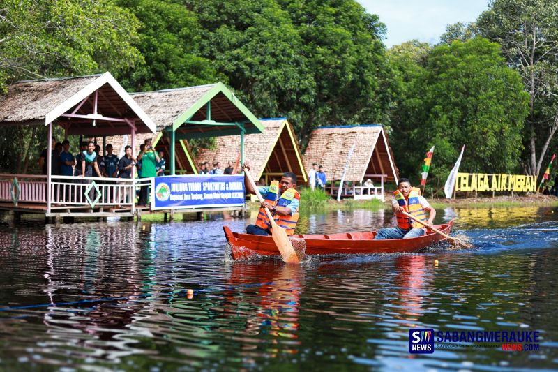 Pacu Sampan Telaga Air Merah Ke-5: Melestarikan Budaya, dan Menggerakkan Ekonomi Lokal Berbasis Komunitas