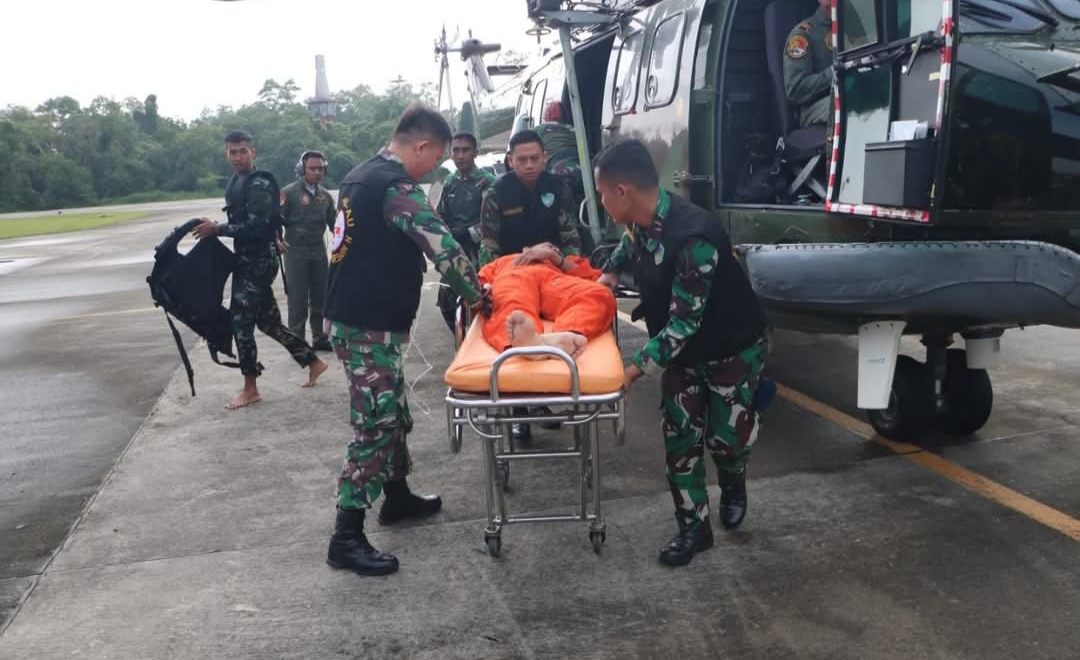 Detik-detik Menegangkan Evakuasi Pilot Pesawat Tempur di Danau Bandar Kayangan