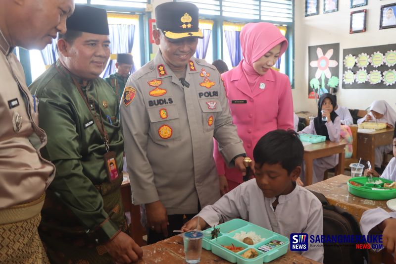 Dipimpin Kapolres, Dua Sekolah di Rokan Hulu Ikuti Program Makan Bergizi Gratis