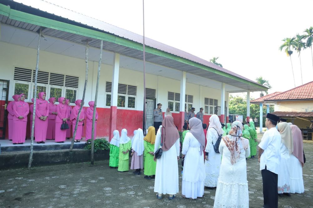 Sekolah di Inhu Hampir Ambruk, Jadi Sasaran Makanan Bergizi Gratis