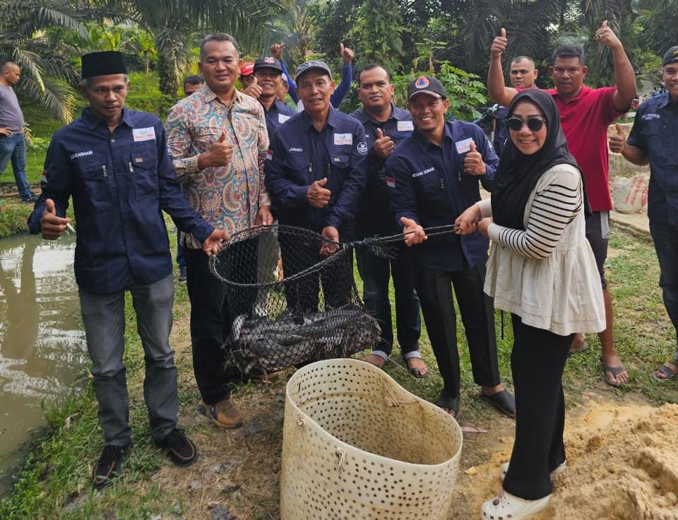 Sukses! Panen Perdana Budidaya Ikan Lele FPLD Binaan Anggota DPRD Pekanbaru Lindawati, Bukti Pemuda Lembah Damai Rumbai Mampu Berkarya