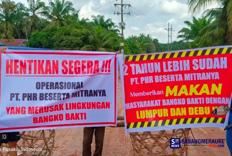 Tak Ada Solusi dari PT Pertamina Hulu Rokan, Warga Rokan Hilir Lanjutkan Blokir Truk Penyebab Jalan Lintas Sumatera Berlumpur Licin