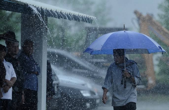 Hujan dan Petir Melanda Wilayah Kuansing dan Kampar Malam Ini