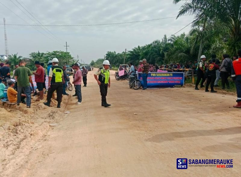 Warga Rokan Hilir Kembali Demo PT Pertamina Hulu Rokan, Tagih Janji Lama Perbaikan Jalan Rusak 