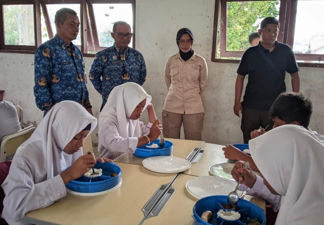 Kritik Menu Makan Bergizi Gratis di Kepulauan Meranti: Lauk Tak Cukup, Telur Setengah Matang