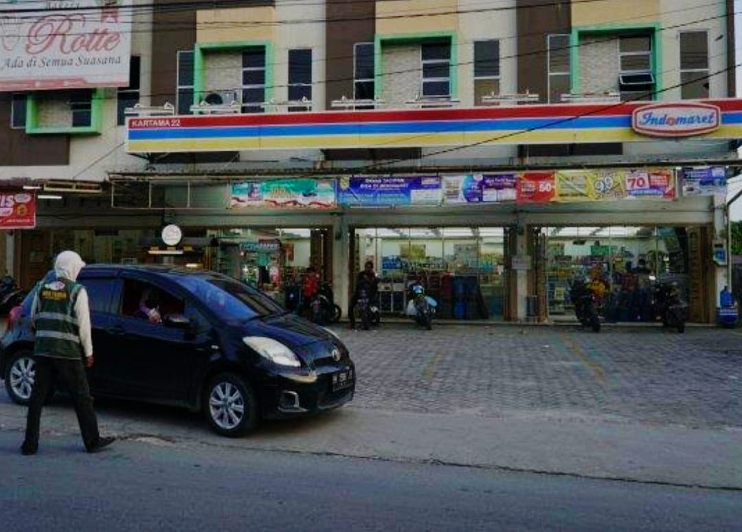 Tak Cukup Turunkan Tarif Parkir, Wako Pekanbaru Agung Nugroho Didesak Bebaskan Parkir di Alfamart-Indomaret