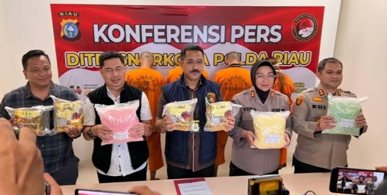 Polisi Usut Bos Pemilik 9 Kg Sabu-39 Ribu Pil Ekstasi di Pelalawan Tujuan Palembang