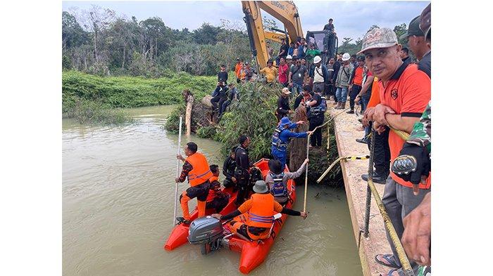 Truk Pengangkut Pekerja di PT Nusa Wana Raya di Pelalawan Terjun ke Sungai: 4 Orang Tewas, 11 Hilang