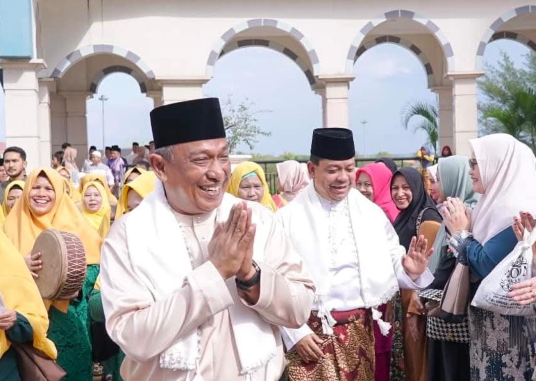 Antusias Para Tokoh dan Warga Menyambut Bupati Anton dan Wabup Syafaruddin Poti Usai Retret Kepala Daerah