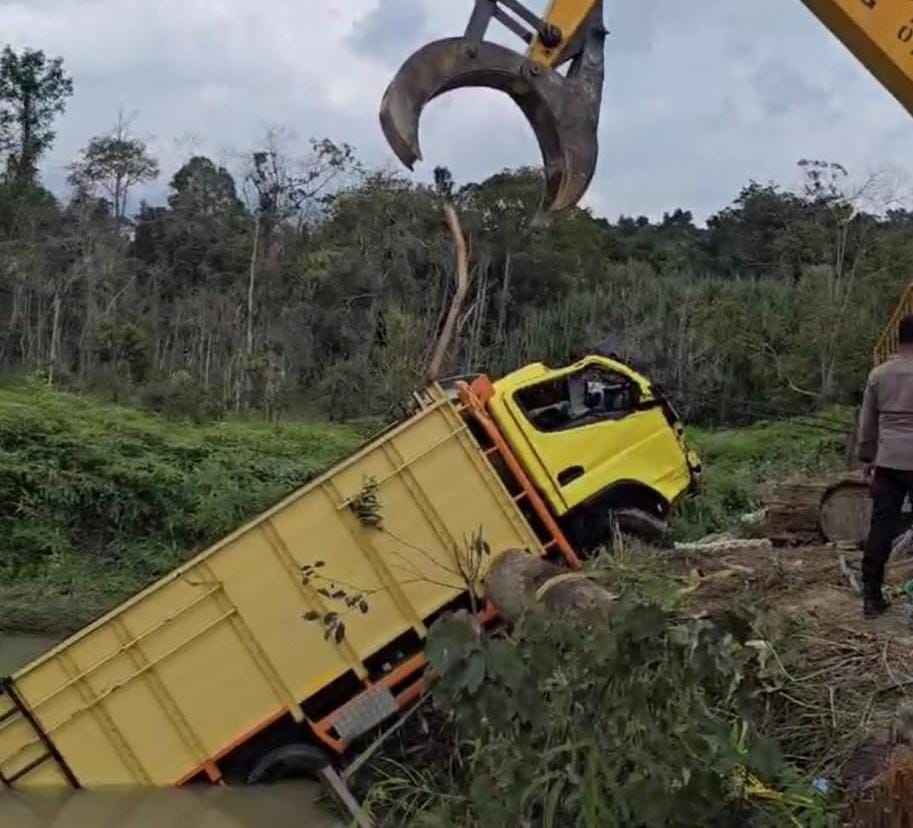 Menolak Lupa! Polda Riau Didesak Ambil Alih Penyidikan Kecelakaan Maut Tewaskan 15 Orang di Konsesi HTI PT Nusa Wana Raya