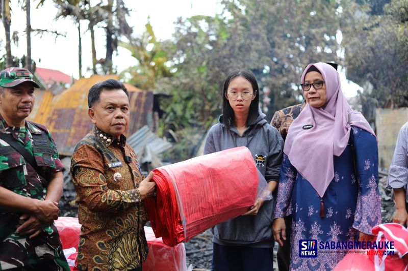 Kebakaran Hebat di Selatpanjang, Tiga Rumah Ludes, Bupati Asmar Sigap Beri Bantuan