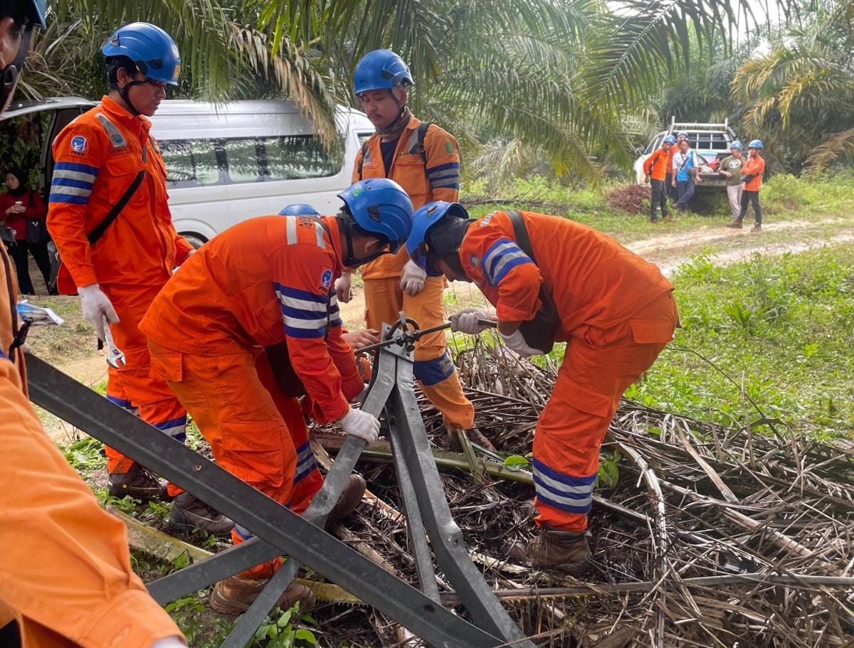 PLN Gerak Cepat Atasi Gangguan Transmisi di Siak, Kelancaran Listrik Selama Ramadhan 1446 H