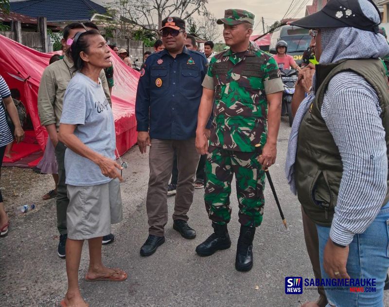 Danrem 031/Wira Bima Tinjau Situasi Banjir di Rumbai, Salurkan Bantuan Sembako Untuk Warga Terdampak