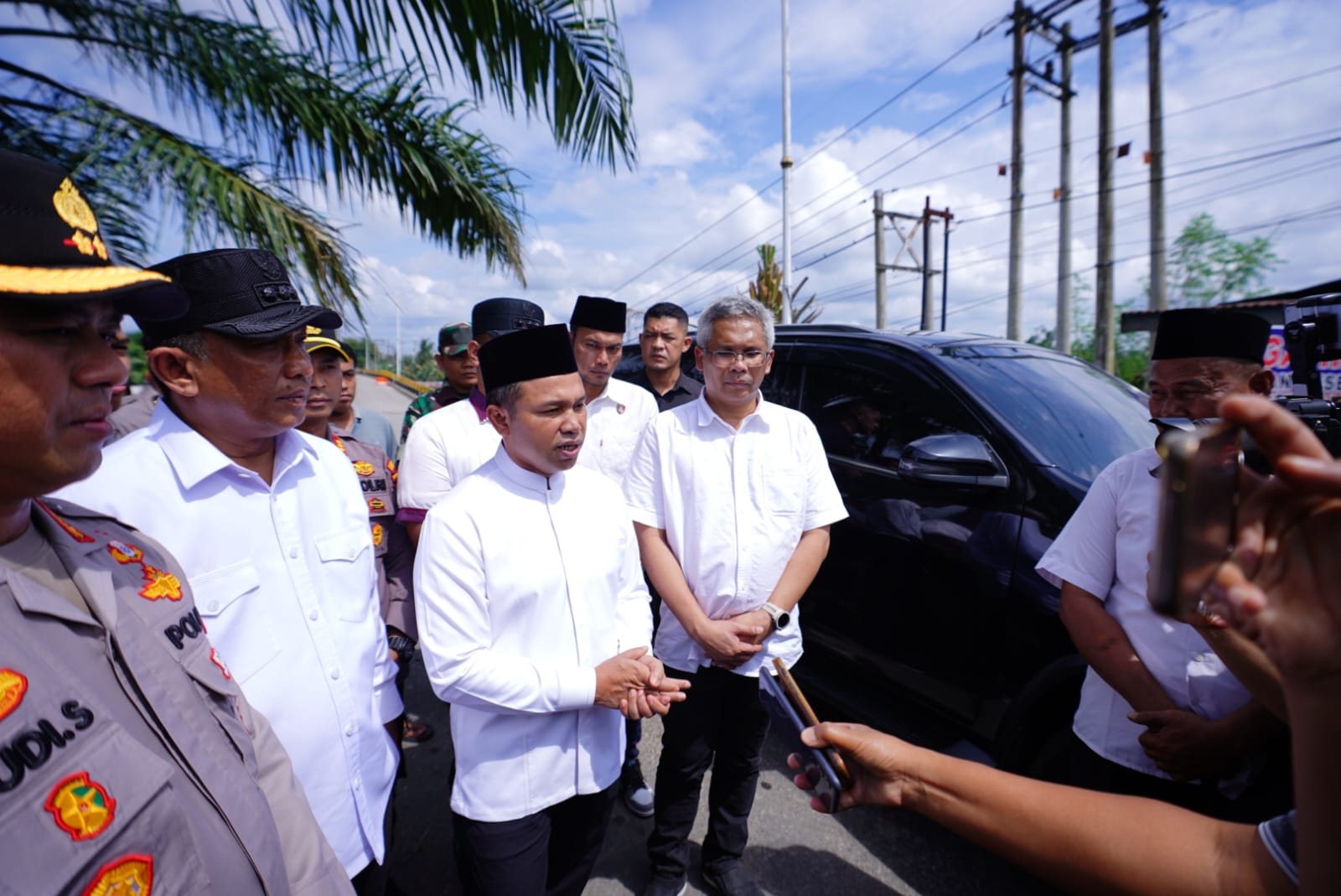 Gubernur Abdul Wahid Janjikan Perbaikan Jembatan Rokan yang Miring Selesai 4 Bulan