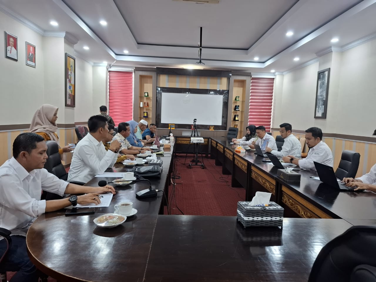 Komisi I DPRD Kepulauan Meranti Konsultasi ke BKN Regional XII Terkait Honorer dan PPPK