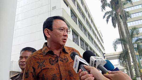 Ahok Senang Bisa Bantu Bongkar Korupsi Minyak, Bawa Dokumen Rapat Pertamina Penuhi Panggilan Kejaksaan