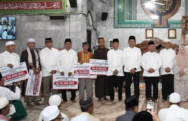 BRK Syariah Serahkan Bantuan CSR untuk 5 Masjid di Indragiri Hilir