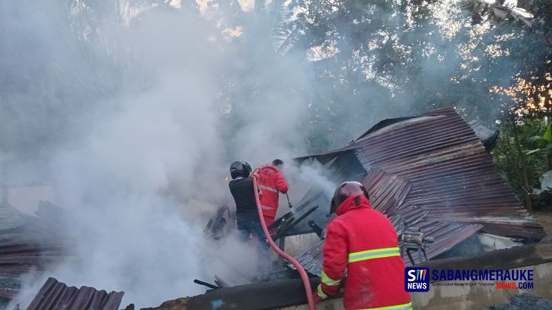 Ditinggal Buka Bersama, Rumah di Rohil Ludes Terbakar