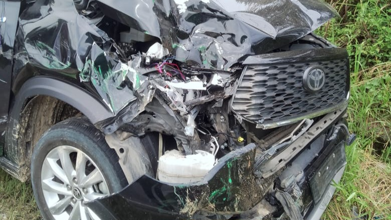 Innova Bupati Kuansing Tabrakan dengan Colt Diesel, Suhardiman Amby: Saya Dalam Keadaan Baik!