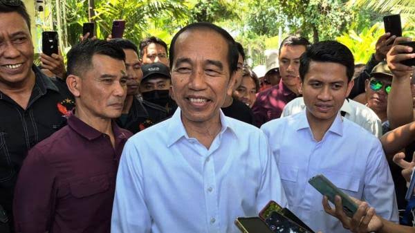 Alasan Jokowi Saat Ini Tak Pakai Kacamata Seperti di Foto Ijazah UGM