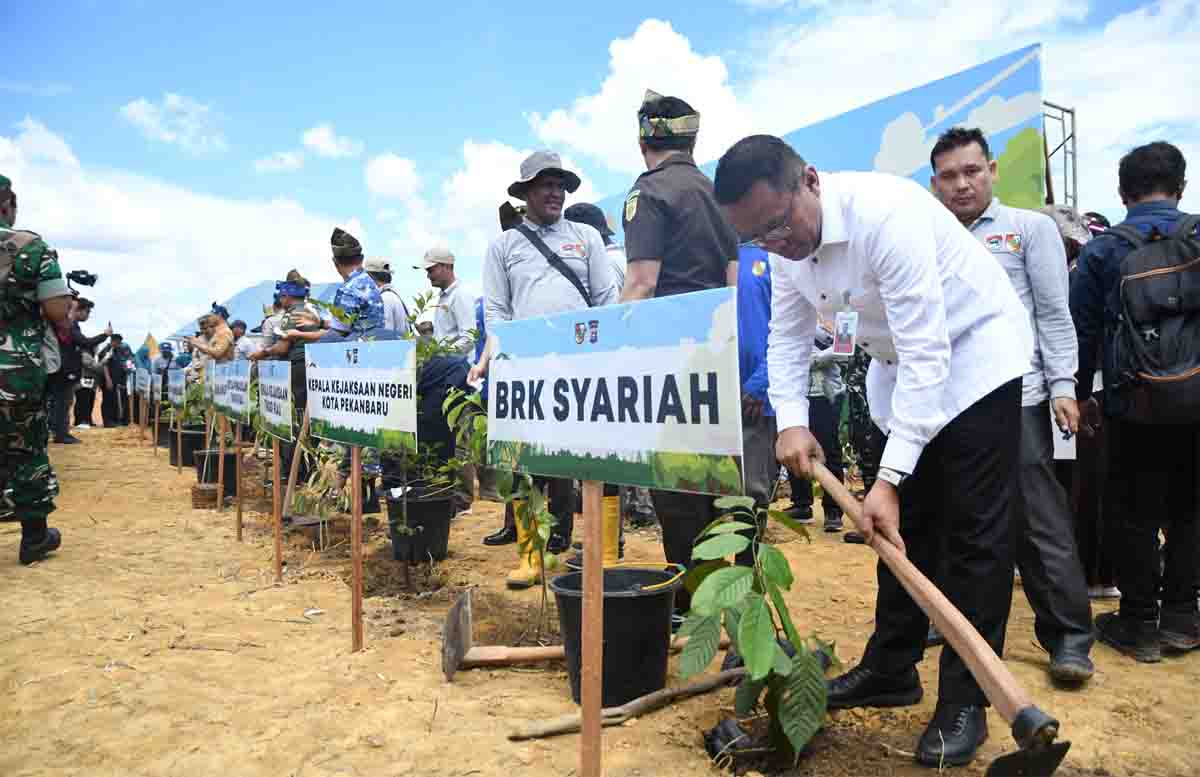 BRK Syariah Ikut Dukung Program Pelestarian Lingkungan dan Swasembada Pangan Pemko Pekanbaru