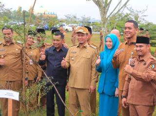 Agung Nugroho Gerakkan 15 Ribu ASN-THL Pemko Pekanbaru Tanam Pohon
