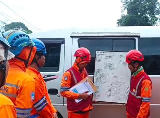 Terus Jaga Keandalan, Tim PDKB PLN UPT Padang Lakukan Pemeliharaan Tanpa Padam