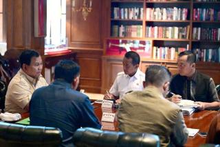 Prabowo Minta Menteri Rapatkan Barisan, Indikasi Kabinet Tak Solid?