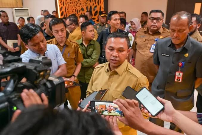 Ini Daftar Proyek Nasional yang Diminta Gubernur Abdul Wahid ke Menteri Investasi