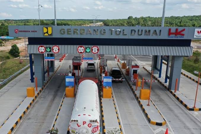 15.906 Kendaraan Melintas di Jalan Tol Pekanbaru-Dumai di Hari Libur Waisak
