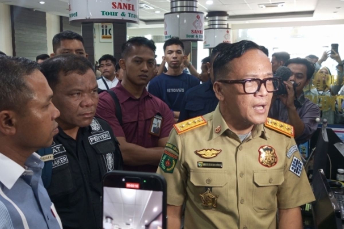 Wamenaker Sebut Manajemen PT Sanel di Pekanbaru Hina Negara: Siapa Bekingnya, Keluar Biar Kita Tabrak!