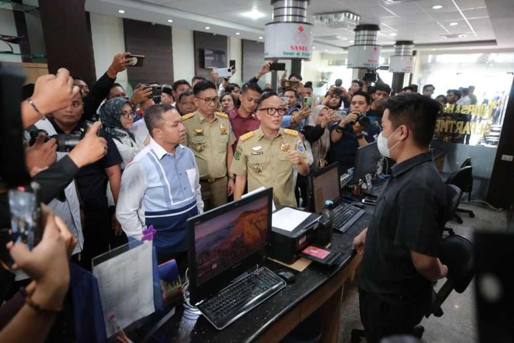 2 Kali ke Sidak Ijazah Karyawan Ditahan Pengusaha, Wamenaker Mengaku Lahir di Duri