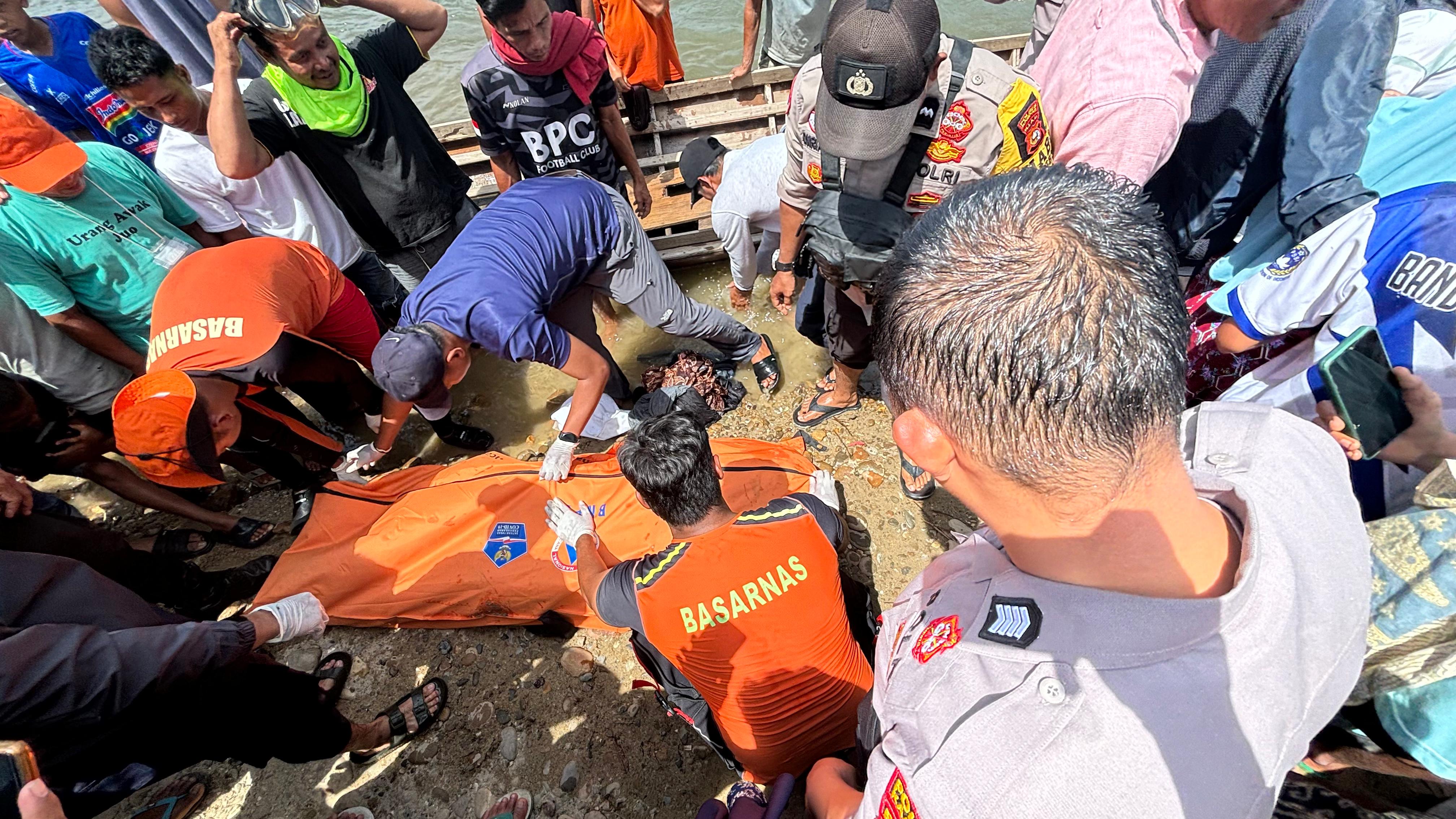 Korban Terpeleset ke Sungai Kampar Saat Mencari Ikan Ditemukan Meninggal Dunia