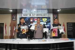 Polres Bengkalis Ungkap Jaringan Narkoba Internasional, Amankan 2,1 Kg Heroin