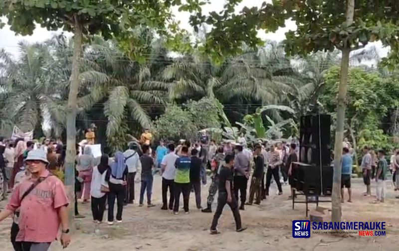 Bikin Resah Karena Jalan Penuh Debu, Warga di Rohil Aksi Damai Blokade Jalan