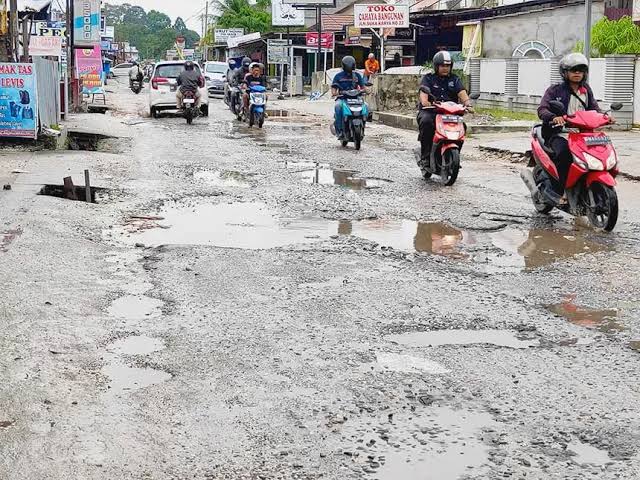 Wakil Wali Kota Pekanbaru Markarius Anwar: Lelang Perbaikan Jalan Rusak Segera Dimulai