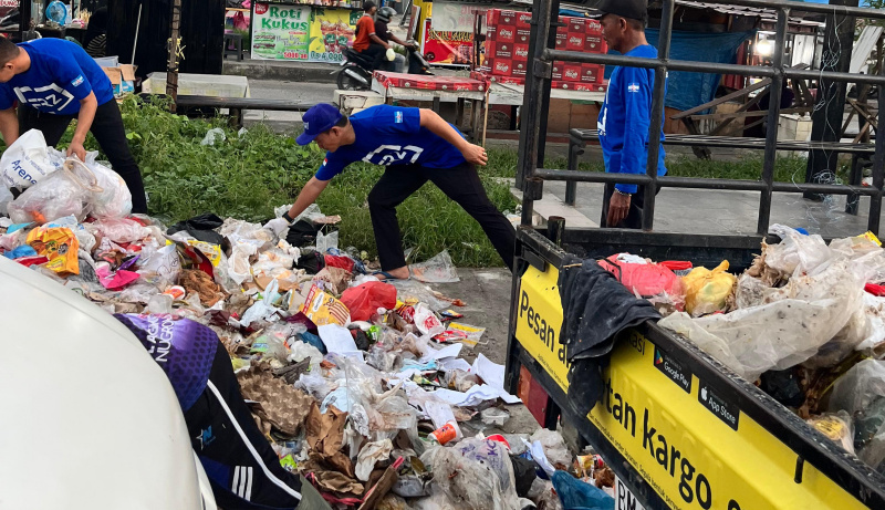 Pekanbaru Dikepung Sampah, Wako Agung Nugroho Instruksikan Kader Demokrat Turun Tangan