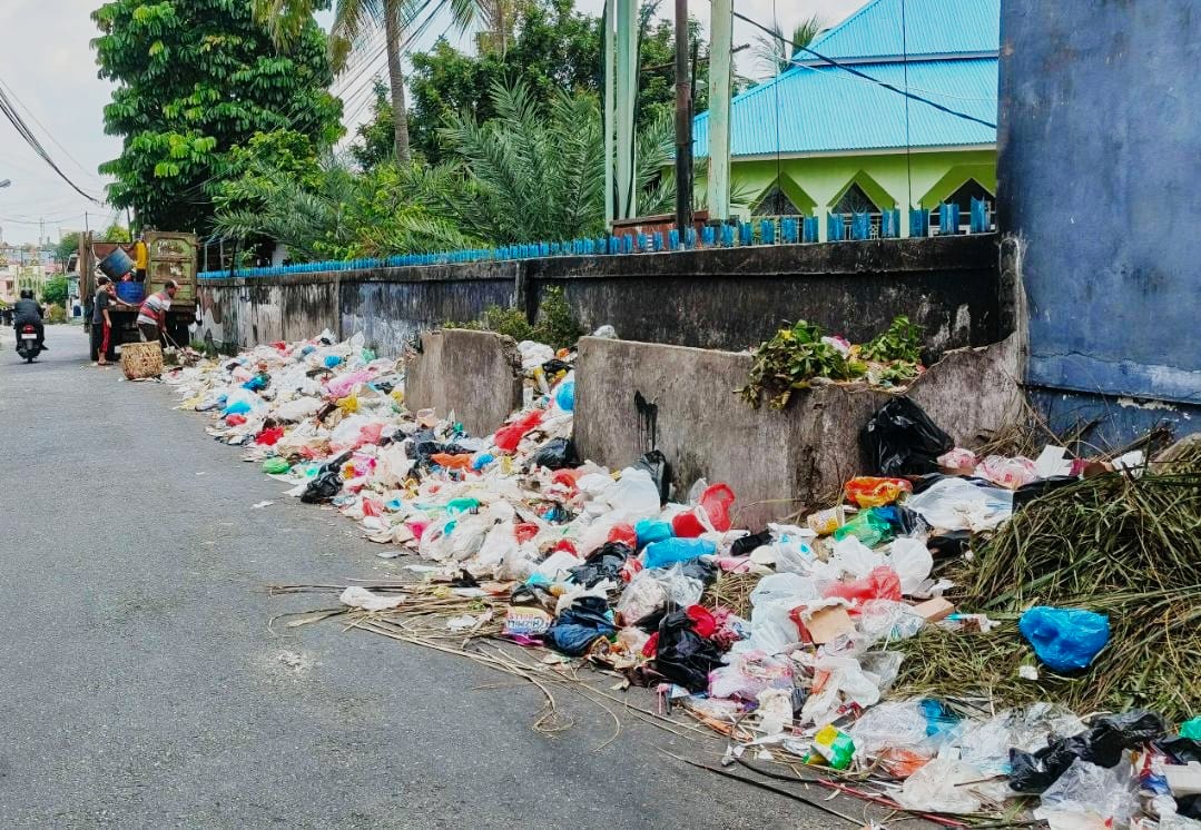 Pemko Pekanbaru Didesak Polisikan Pengelola Sampah yang Tak Becus Kerja: Jangan Cuma Rakyat Kecil Jadi Tersangka! 