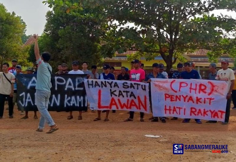 Masyarakat Balam Unjuk Rasa Desak PT PHR Perbaiki Jalan Rusak Akibat Kendaraan Perusahaan