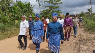 Komitmen Percepatan Pembangunan Infrastruktur, Gubri Abdul Wahid Tinjau Pembangunan Jalan Tembilahan–Kuala Saka