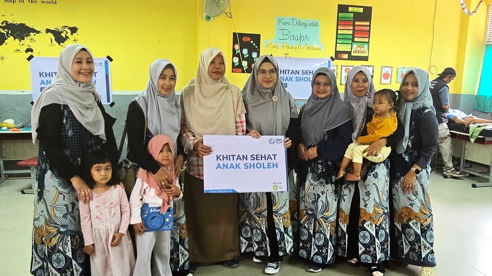 PLN dan IZI Gelar Khitan Massal, 97 Anak Kurang Mampu Ikuti Program “Khitan Sehat Anak Sholeh”