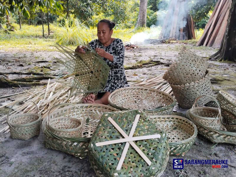 Sembilu Waktu di Tanah Kuning : Anyaman Bambu yang Menjaga Tradisi dan Harapan