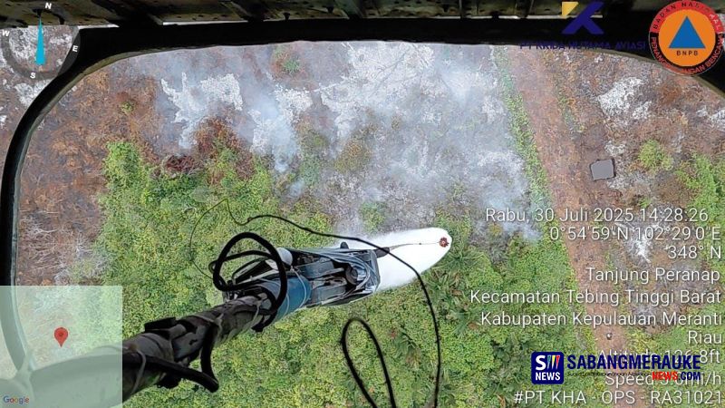 Helikopter Water Bombing Padamkan Karhutla di Tanjung Peranap, Api Masih Membara Meski 35 Kali Pengeboman Udara