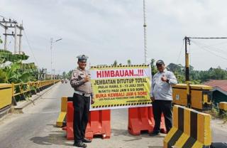 Jembatan Sungai Rokan Tutup Total, Semua Kendaraan Wajib Lewat Jalur Lain