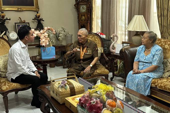 Gibran Temui Try Sutrisno : Mohon Doa Jaga Amanah Perjuangan Ini