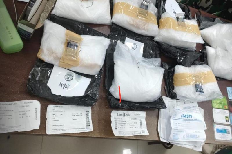 Petugas Bandara Pekanbaru Gagalkan Penyelundupan 4,1 Kg ke Palu